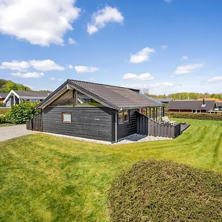 2 Bedroom Stunning Home In Sjolund